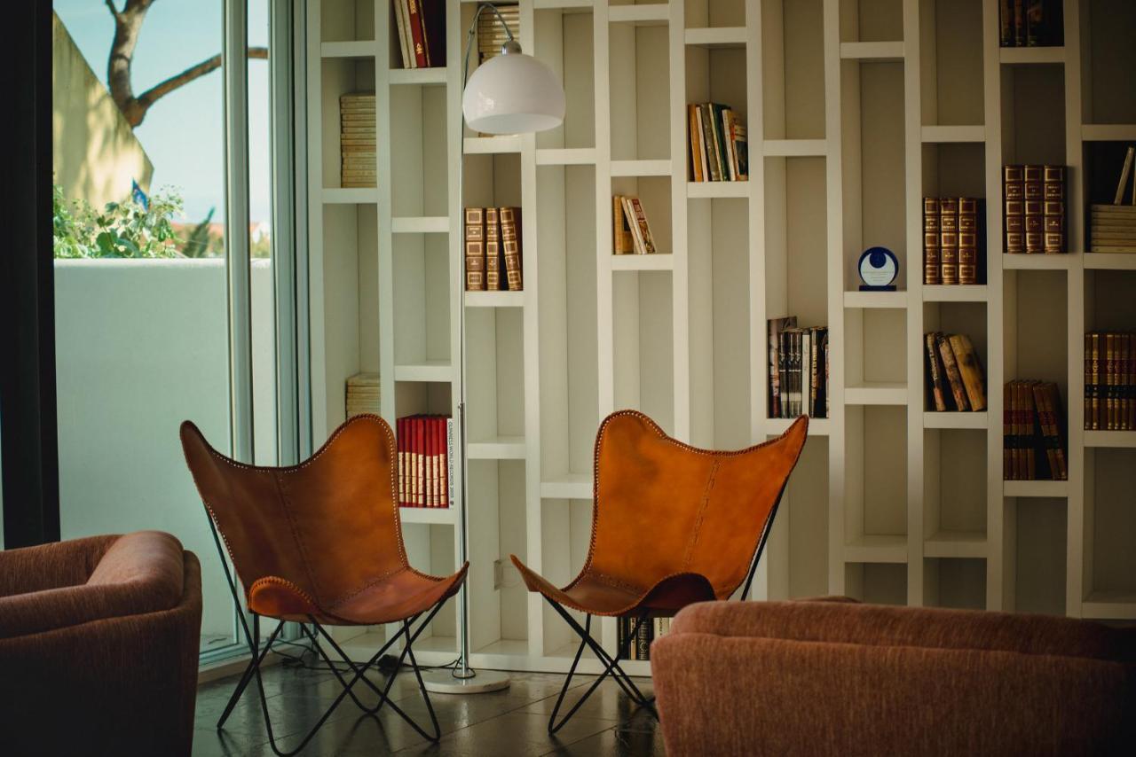 A House In Estoril - Adults Only 호텔 외부 사진 Library