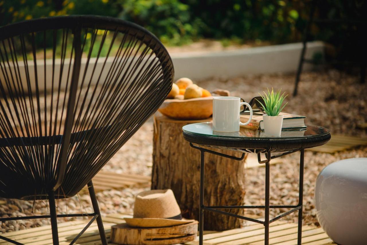A House In Estoril - Adults Only 호텔 외부 사진 A garden chair