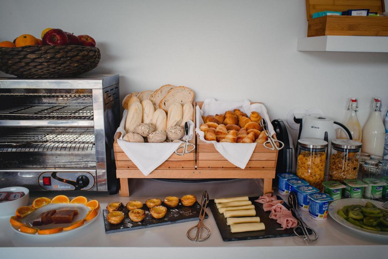 A House In Estoril - Adults Only 호텔 외부 사진 A breakfast buffet